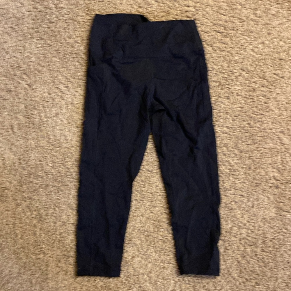NWOT Zyia size 8-10 brilliant crop leggings